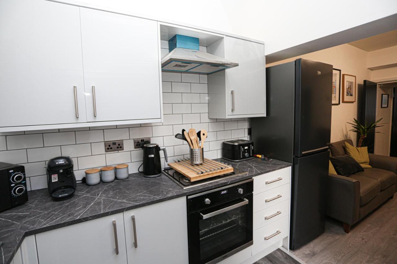 Cheerful 4-Bedroom Home In Sheffield Walkley Exterior photo