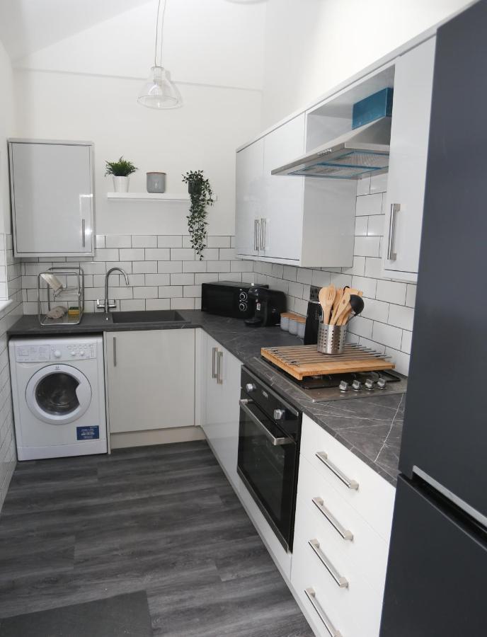 Cheerful 4-Bedroom Home In Sheffield Walkley Exterior photo